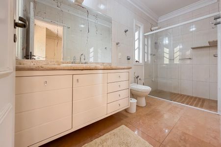 Casa para alugar com 245m², 4 quartos e 5 vagasBanheiro da Suíte