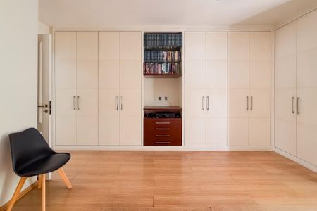 Casa para alugar com 245m², 4 quartos e 5 vagasSuíte