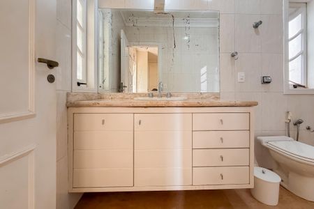 Casa para alugar com 245m², 4 quartos e 5 vagasBanheiro da Suíte