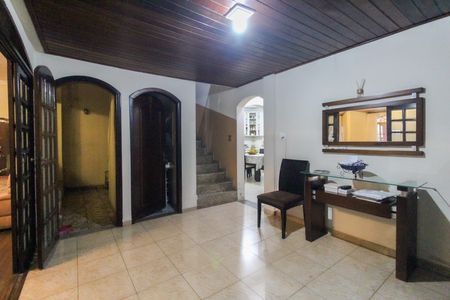 Casa para alugar com 220m², 3 quartos e 2 vagasSala