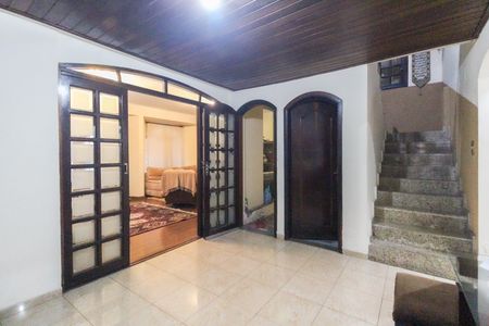 Casa para alugar com 220m², 3 quartos e 2 vagasSala