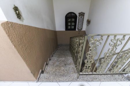 Casa para alugar com 220m², 3 quartos e 2 vagasEscada