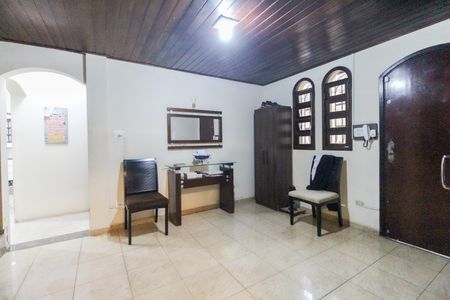 Casa para alugar com 220m², 3 quartos e 2 vagasSala