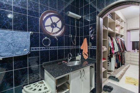 Casa para alugar com 220m², 3 quartos e 2 vagasBanheiro da Suíte