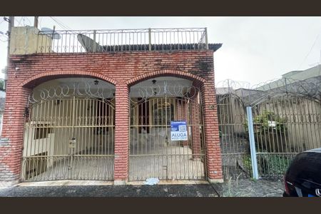 Casa para alugar com 220m², 3 quartos e 2 vagasFachada