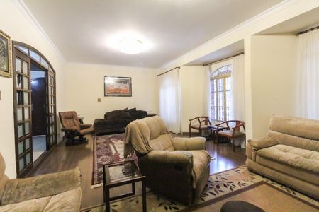 Casa para alugar com 220m², 3 quartos e 2 vagasSala