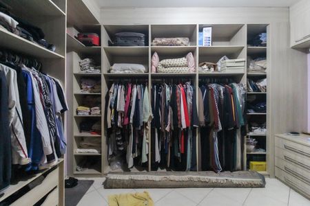 Casa para alugar com 220m², 3 quartos e 2 vagasCloset da Suíte