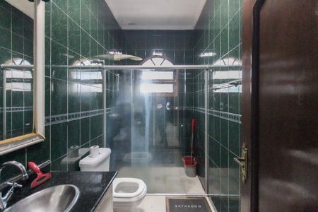 Casa para alugar com 220m², 3 quartos e 2 vagasBanheiro Social