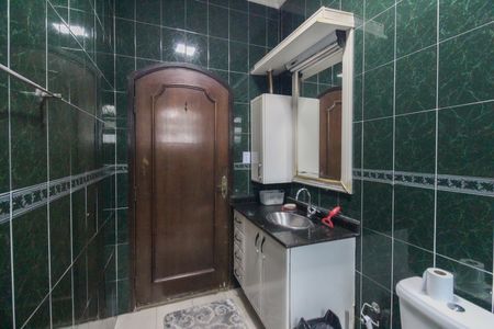 Casa para alugar com 220m², 3 quartos e 2 vagasBanheiro Social