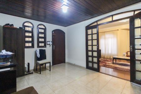 Casa para alugar com 220m², 3 quartos e 2 vagasSala