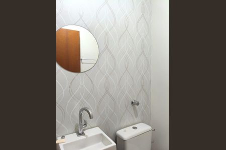 Casa para alugar com 90m², 2 quartos e 2 vagas Casa para alugar com 90m², 2 quartos e 2 vagasBanheiro