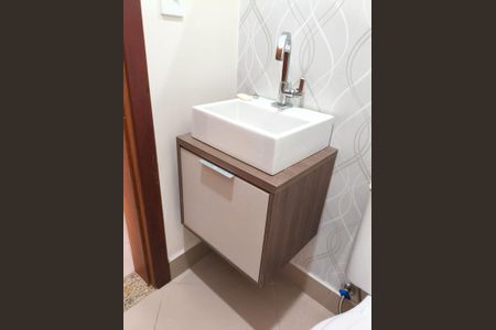 Casa para alugar com 90m², 2 quartos e 2 vagas Casa para alugar com 90m², 2 quartos e 2 vagasBanheiro