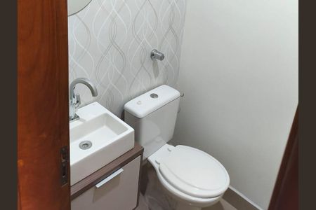 Casa para alugar com 90m², 2 quartos e 2 vagas Casa para alugar com 90m², 2 quartos e 2 vagasBanheiro