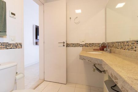 Apartamento para alugar com 160m², 4 quartos e 2 vagas Apartamento para alugar com 160m², 4 quartos e 2 vagasBanheiro da Suíte 1