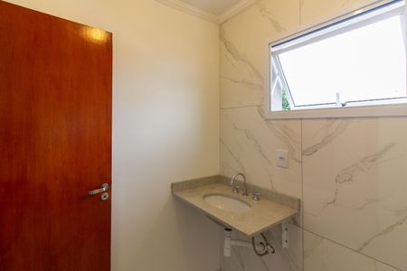 Casa de condomínio à venda com 135m², 3 quartos e 2 vagasBanheiro Social