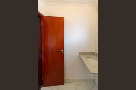 Casa de condomínio à venda com 135m², 3 quartos e 2 vagasBanheiro Social