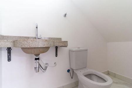 Casa de condomínio à venda com 135m², 3 quartos e 2 vagasLavabo