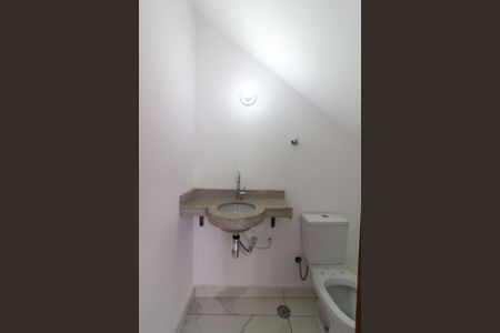 Casa de condomínio à venda com 135m², 3 quartos e 2 vagasLavabo