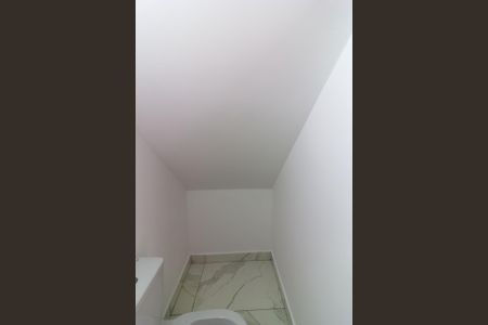 Casa de condomínio à venda com 135m², 3 quartos e 2 vagasLavabo