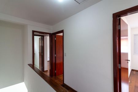 Casa de condomínio à venda com 135m², 3 quartos e 2 vagasHall de distribuição dos dormitórios