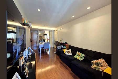 Apartamento à venda com 77m², 2 quartos e sem vaga