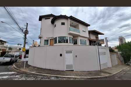 Casa à venda com 235m², 3 quartos e 4 vagasFachada