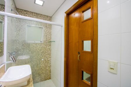 Casa à venda com 235m², 3 quartos e 4 vagasBanheiro social