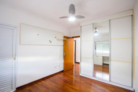 Casa à venda com 235m², 3 quartos e 4 vagasQuarto 2