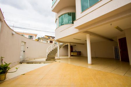 Casa à venda com 235m², 3 quartos e 4 vagasQuintal/Garagem