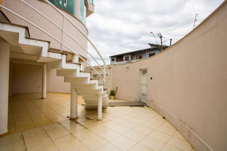 Casa à venda com 235m², 3 quartos e 4 vagasQuintal/Garagem