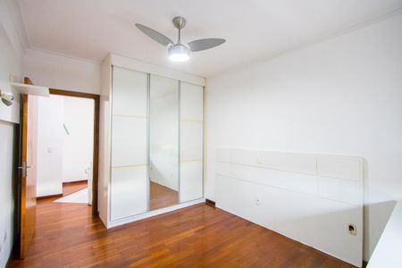 Casa à venda com 235m², 3 quartos e 4 vagasQuarto 2