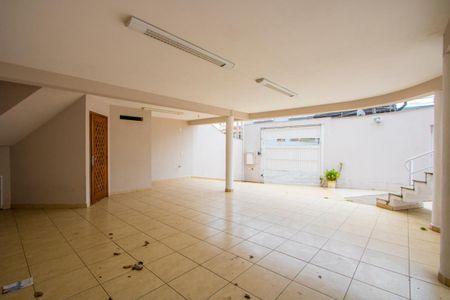 Casa à venda com 235m², 3 quartos e 4 vagasQuintal/Garagem