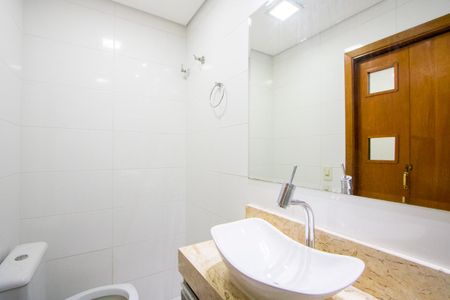 Casa à venda com 235m², 3 quartos e 4 vagasBanheiro social