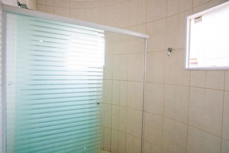 Casa à venda com 235m², 3 quartos e 4 vagasBanheiro do quarto 1