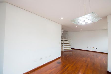 Casa à venda com 235m², 3 quartos e 4 vagasSala