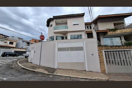 Casa à venda com 235m², 3 quartos e 4 vagasFachada