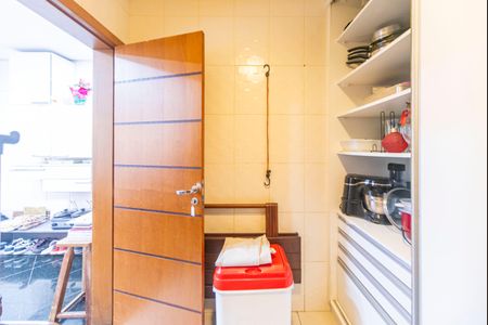 Casa à venda com 450m², 4 quartos e 6 vagasDespensa