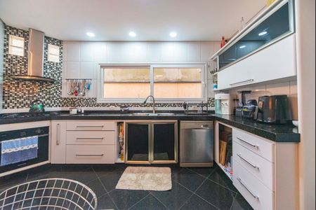 Casa à venda com 450m², 4 quartos e 6 vagasCozinha 