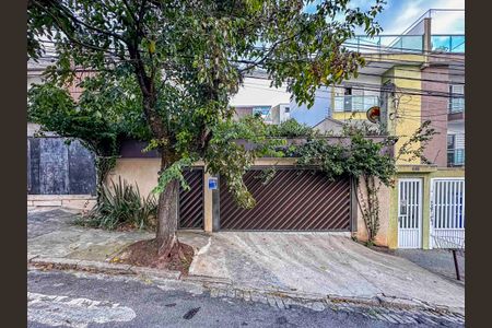 Casa à venda com 450m², 4 quartos e 6 vagasFachada