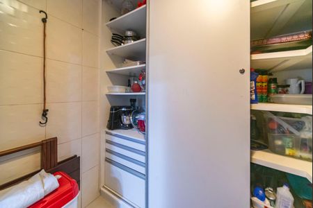 Casa à venda com 450m², 4 quartos e 6 vagasDespensa