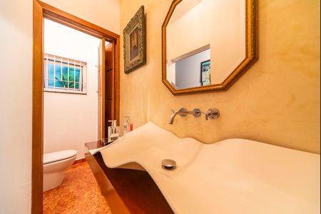 Casa à venda com 450m², 4 quartos e 6 vagasLavabo