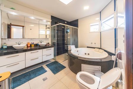 Casa à venda com 450m², 4 quartos e 6 vagasBanheiro do Quarto 4