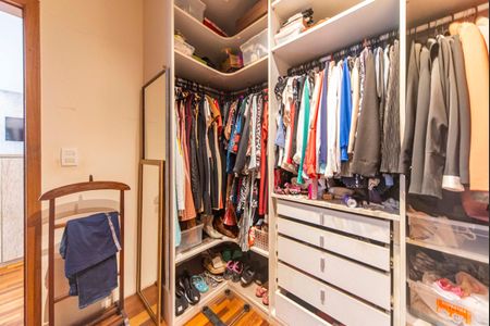 Casa à venda com 450m², 4 quartos e 6 vagasCloset do Quarto 4