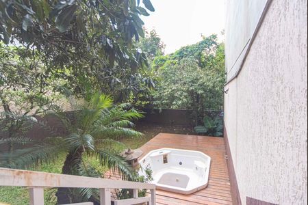 Casa à venda com 450m², 4 quartos e 6 vagasJacuzzi e Jardim