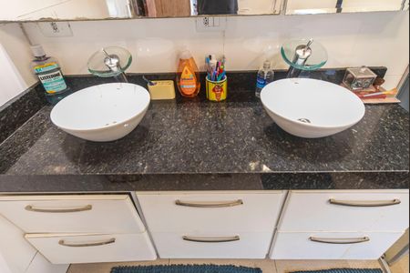 Casa à venda com 450m², 4 quartos e 6 vagasBanheiro do Quarto 4