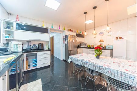 Casa à venda com 450m², 4 quartos e 6 vagasCozinha 