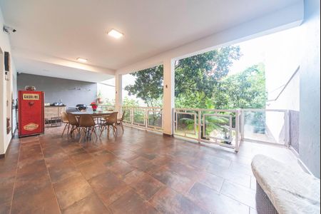 Casa à venda com 450m², 4 quartos e 6 vagasVaranda da Sala