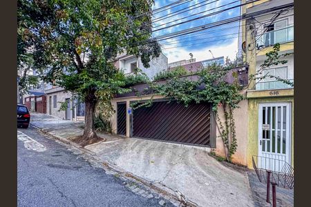 Casa à venda com 450m², 4 quartos e 6 vagasFachada