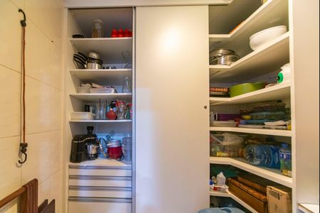 Casa à venda com 450m², 4 quartos e 6 vagasDespensa