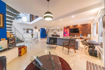 Casa à venda com 450m², 4 quartos e 6 vagasSala